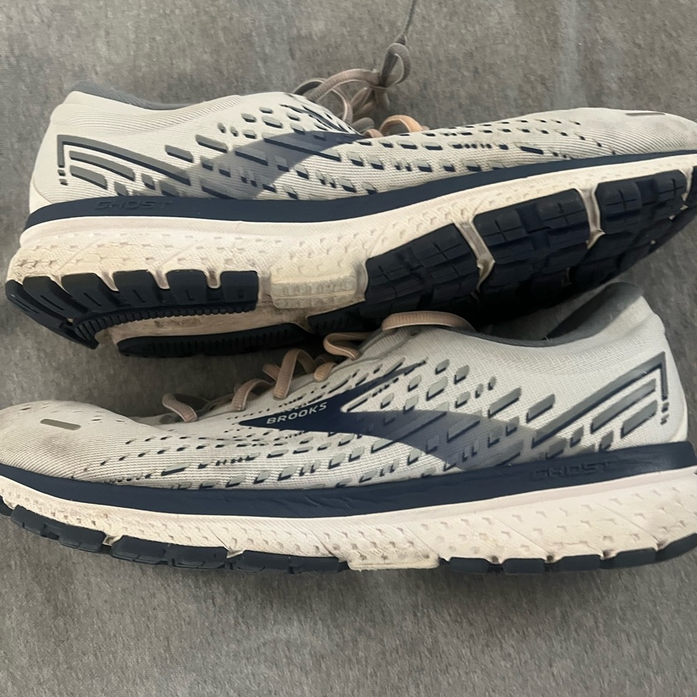 Brooks Ghost 13 Athletic Shoes in White and Navy